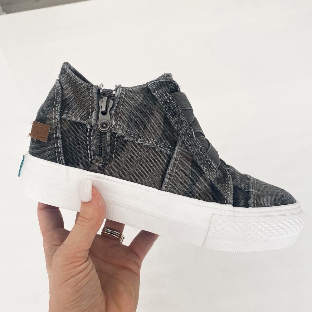 Blowfish Mamba Sneakers (Dark Camo)